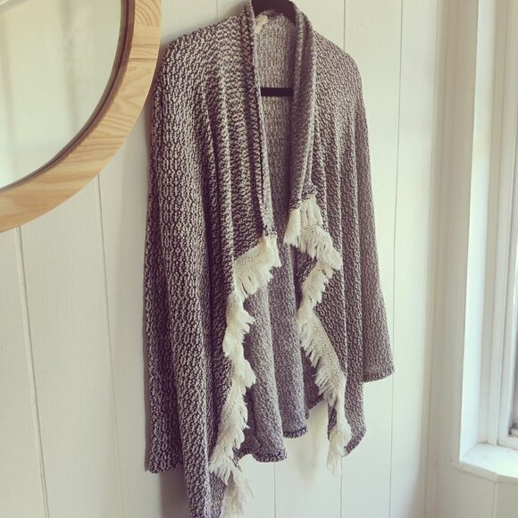 Poncho Sweater with Long Sleeves by Arizona Jeans. Full Fringe on Front Sz 16 XL - Picture 2 of 7